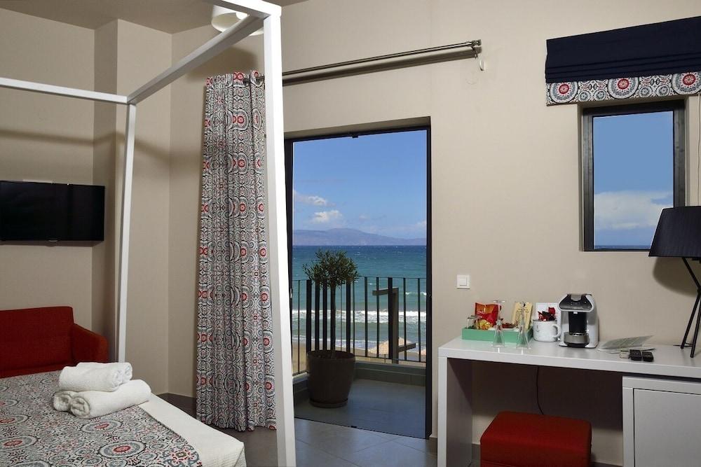 Elia 4* Agia Marina